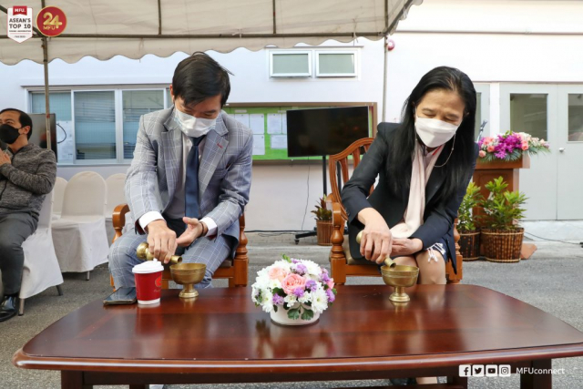 พระสงฆ์อนุโมทนา/ประธานกรวดน้ำ