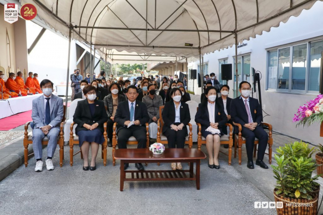 ศาสตราจารย์ นายแพทย์ ดร.สิริฤกษ์ ทรงศิวิไล ปลัดกระทรวง อว. นายกสภาฯ อธิการบดี และผู้เข้าร่วมพิธีพร้อมกัน ณ สถานที่ประกอบพิธี