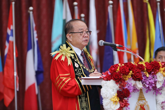 ศาสตราจารย์พิเศษ ดร.วันชัย ศิริชนะ นายกสภามหาวิทยาลัยแม่ฟ้าหลวง ประธานในพิธี กล่าวต้อนรับ