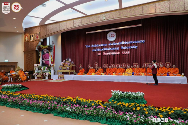 พิธีกรนำอาราธนาศีล