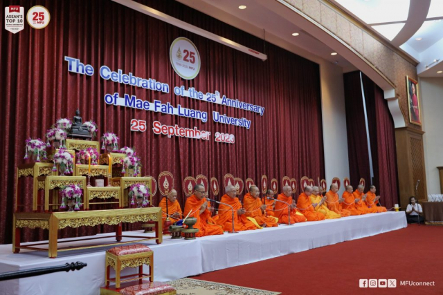 พระสงฆ์สมณศักดิ์ 25 รูป เจริญพระพุทธมนต์