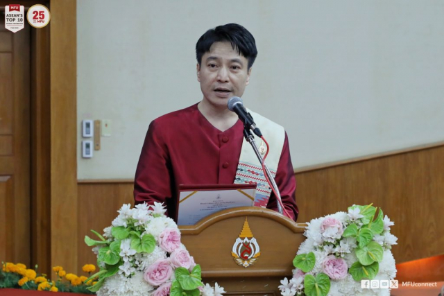 ผศ. ดร.ภาณุพงษ์ ใจวุฒิ รองอธิการบดี กล่าวรายงานพิธีมอบทุนการศึกษา ประจำปีการศึกษา 2566