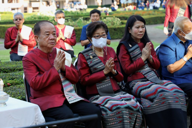 พิธีกรนำอาราธนาศีล