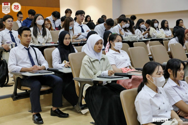 บรรยากาศการเสวนาระดับนานาชาติ หัวข้อ "Advancing the Global Health Agenda: Transformation of Higher Education towards Regional Well-being"