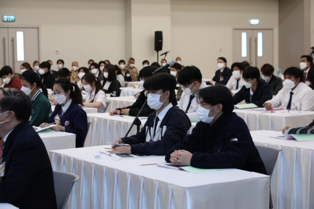 นักศึกษา เข้ารับฟังปาฐกถาพิเศษเรื่อง Oncogenesis