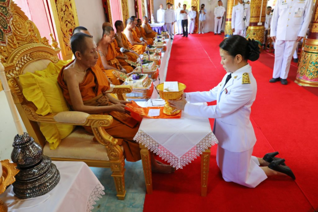 ผู้ช่วยศาสตราจารย์ ดร.มัชฌิมา นราดิศร อธิการบดีมหาวิทยาลัยแม่ฟ้าหลวง ประธานถวายยอดกฐิน