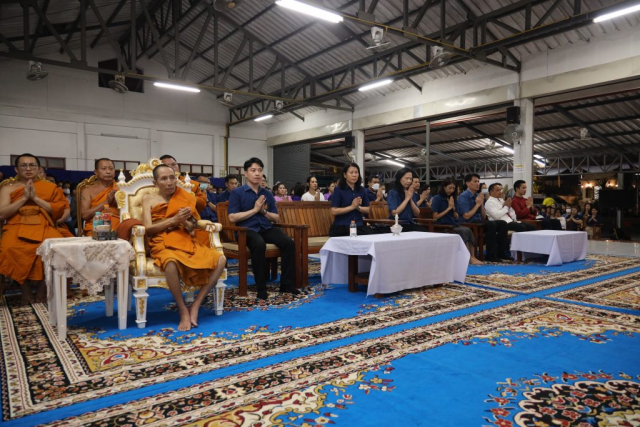 พิธีกรนำอาราธนาศีล
