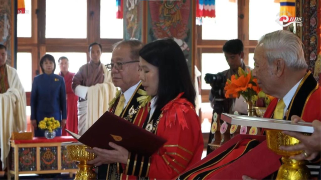 ผู้ช่วยศาสตราจารย์ ดร.มัชฌิมา นราดิศร อธิการบดีมหาวิทยาลัยแม่ฟ้าหลวง อ่านคำประกาศเกียรติคุณ
