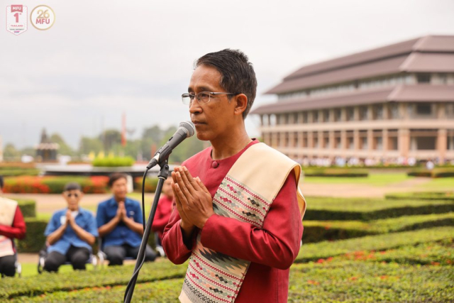 พิธีกรนำอาราธนาศีล