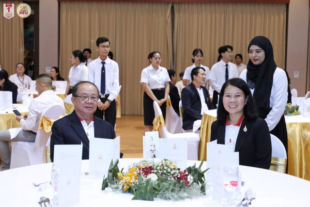 ผู้เข้าร่วมงานพร้อมกัน ณ ห้องประชุมวนาสวรรค์ วนาศรม
