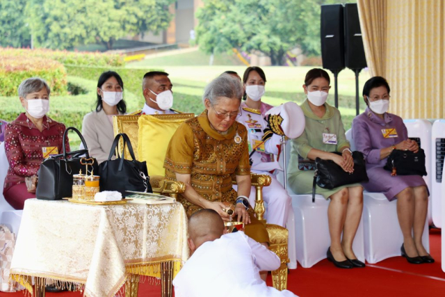 สมเด็จพระกนิษฐาธิราชเจ้า กรมสมเด็จพระเทพรัตนราชสุดาฯ สยามบรมราชกุมารี ทรงหลั่งทักษิโณทก