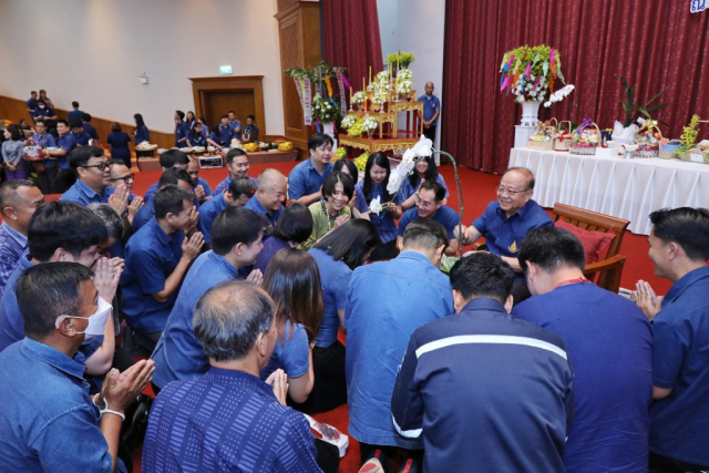 ส่วนอาคารสถานที่ มอบน้ำขมิ้น/ส้มป่อยนายกสภามหาวิทยาลัยแม่ฟ้าหลวง