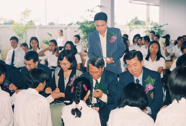 พิธีเปิดการศึกษาเป็นปฐมฤกษ์ และพิธีไหว้ครูและมอบตัวเป็นศิษย์ พ.ศ. 2542