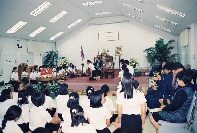 พิธีไหว้ครูและรับเป็นศิษย์ พ.ศ. 2543