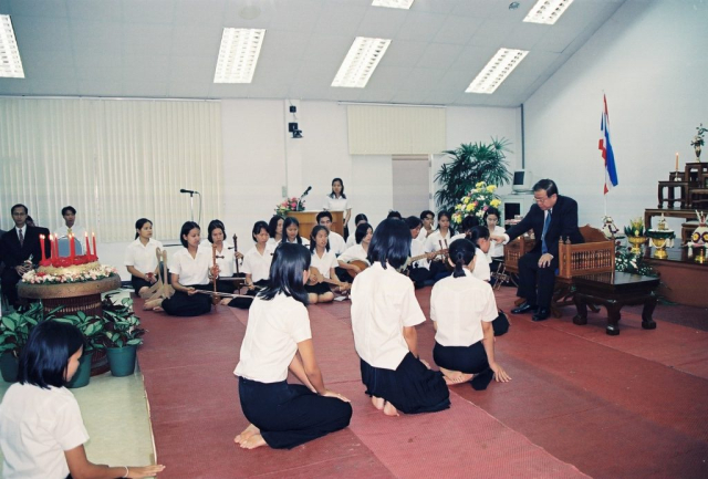 พิธีไหว้ครูและรับเป็นศิษย์ พ.ศ. 2543