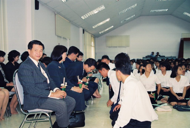 พิธีไหว้ครูและรับเป็นศิษย์ พ.ศ. 2543