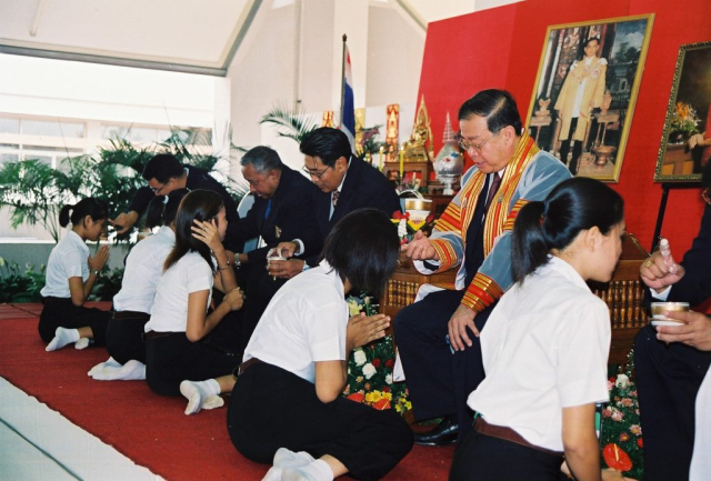 พิธีไหว้ครูและรับเป็นศิษย์ พ.ศ. 2545