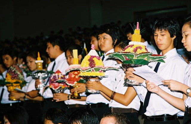 พิธีไหว้ครูและรับเป็นศิษย์ พ.ศ. 2547
