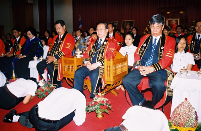 พิธีไหว้ครูและรับเป็นศิษย์ พ.ศ. 2547