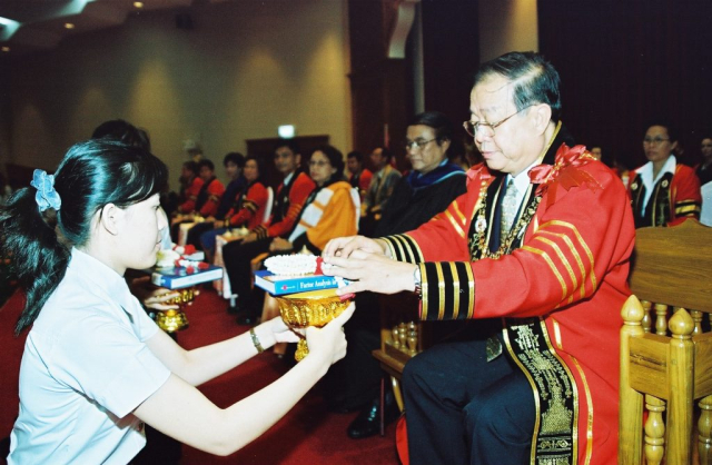 พิธีไหว้ครูและรับเป็นศิษย์ พ.ศ. 2548