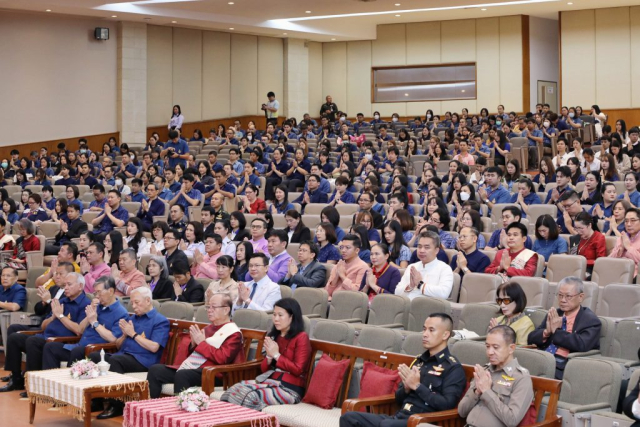 บรรยากาศภายในพิธีทางศาสนา