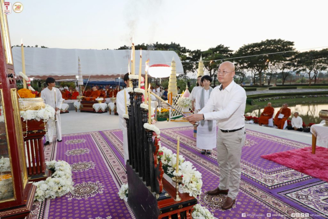 ศ. ดร.สุรัตน์ ละภูเขียว คณบดีสำนักวิชาวิทยาศาสตร์ จุดเทียนนวหรคุณ