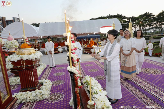 ศ. ดร.สุรัตน์ ละภูเขียว คณบดีสำนักวิชาวิทยาศาสตร์ จุดเทียนนวหรคุณ
