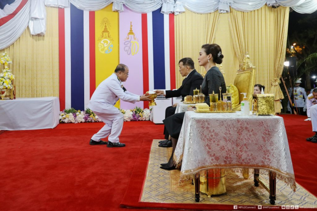 ศาสตราจารย์พิเศษ ดร.วันชัย ศิริชนะ นายกสภามหาวิทยาลัยแม่ฟ้าหลวง เข้าเฝ้าฯ ทูลเกล้าฯ ถวายเงินโดยเสด็จพระราชกุศล ตามพระราชอัธยาศัย แด่พระบาทสมเด็จพระเจ้าอยู่หัว