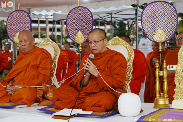 พระครูศรีพัฒนกิตติ์ เจ้าคณะอำเภอแม่ฟ้าหลวง ยอขัน 5