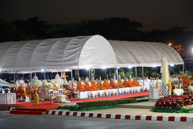 พระสงฆ์สมณศักดิ์ 57 รูป เจริญพระพุทธมนต์ (สวดมนต์ตั๋น)