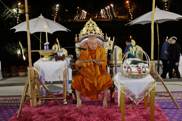 พระครูวรเขตโสภิต รองเจ้าคณะอำเภอแม่สาย เทศน์ธรรมพื้นเมือง “ปฐมสมโพธิ”