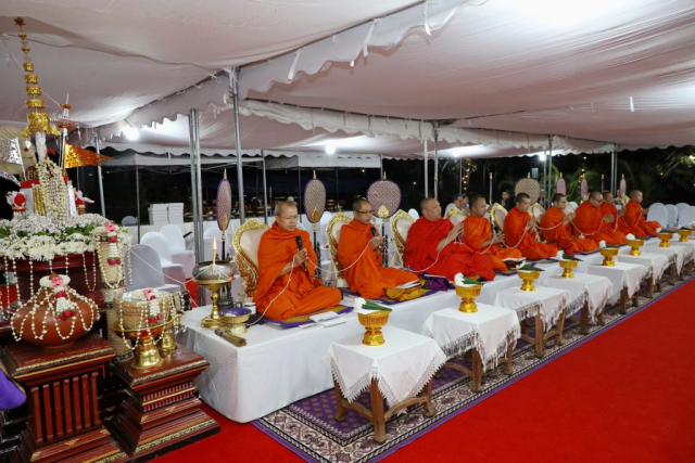 พระสงฆ์ 9 รูป สวดธัมมจักกัปปวัตตนสูตร