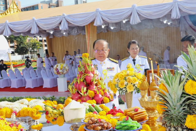 ศาสตราจารย์พิเศษ ดร.วันชัย ศิริชนะ นายกสภามหาวิทยาลัยแม่ฟ้าหลวง ปักธูปหาง