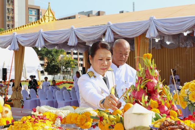 ผู้ช่วยศาสตราจารย์ ดร.มัชฌิมา นราดิศร อธิการบดีมหาวิทยาลัยแม่ฟ้าหลวงปักธูปหาง